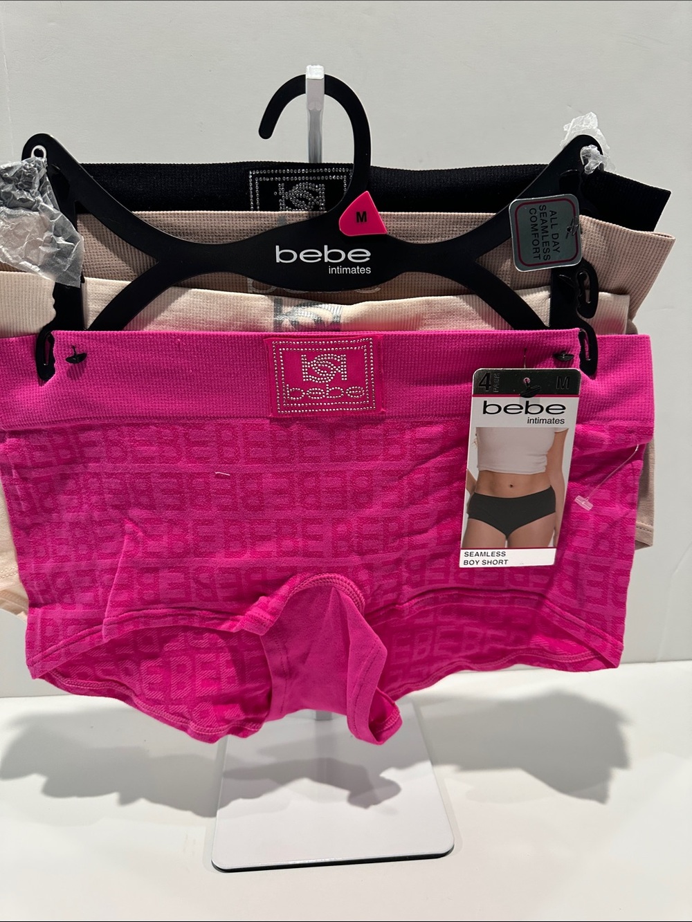 NWT Bebe All Day Seamless (4) Pack Women’s Boy Shorts. Size M